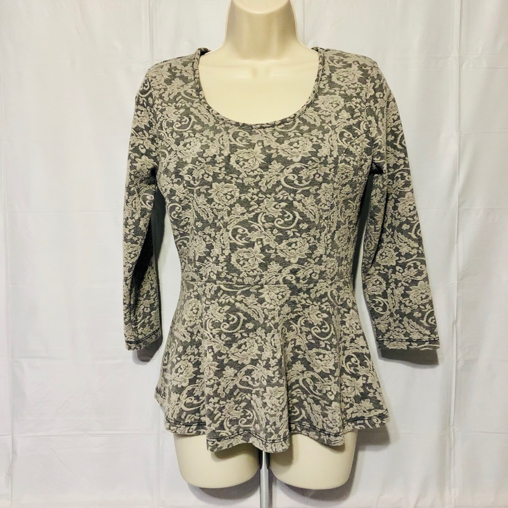 Maunces 3/4 Sleeve Floral Blouse Small